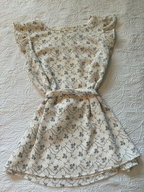 Loft size small Cream Floral Belted Ruffle Sleeve Dress